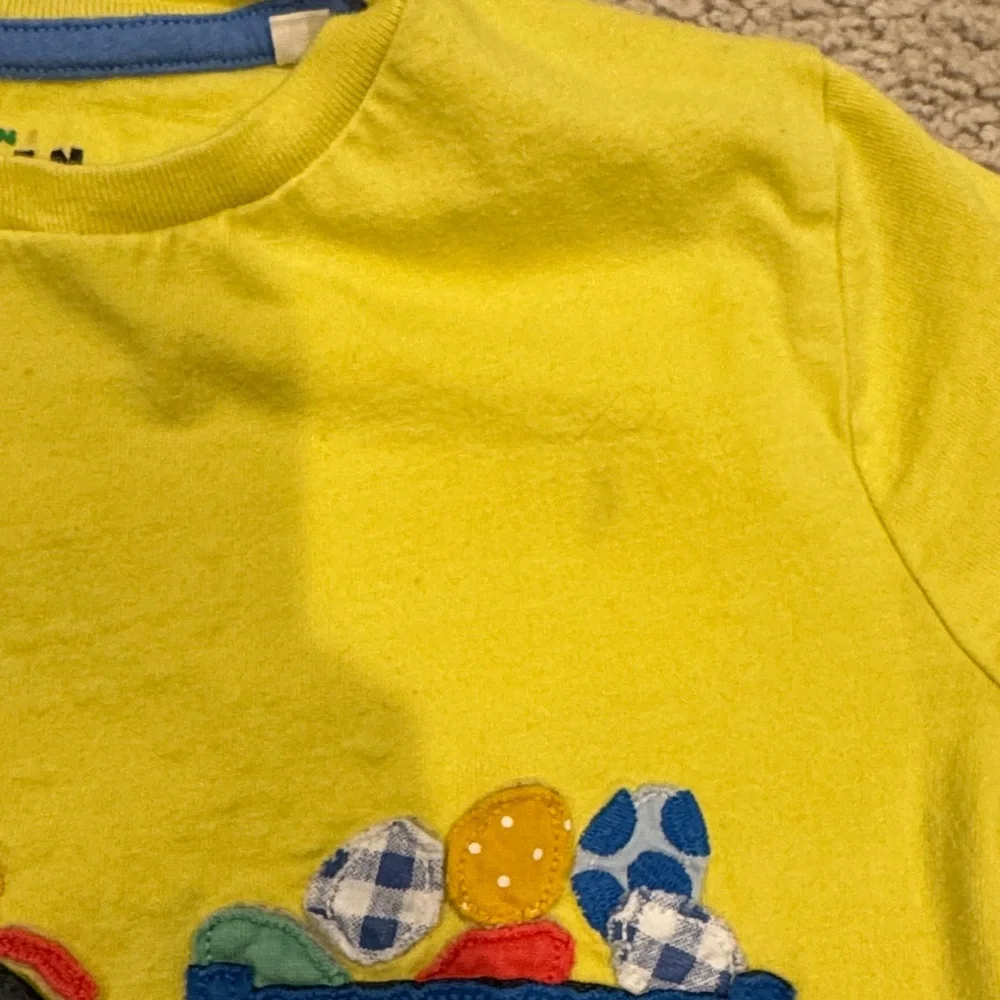 Mini Boden Easter shirt with appliqué Tractor and Bunny Design - Picture 2 of 4